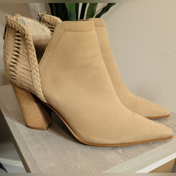 Vince Camuto Pointed Toe Tan Leather Boots 8M - Picture 1 of 7
